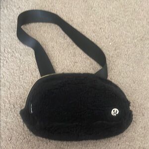 Lululemon Everywhere Black Fleece Belt Bag